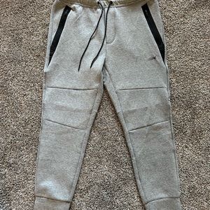 American Eagle - Active 24/7 Jogger- Size L. Like New!